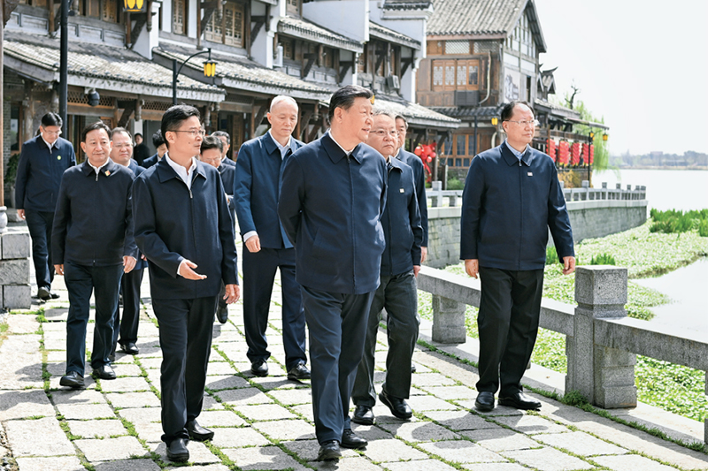 2024年3月18日至21日,中共中央總書記、國(guó)家主席、中央軍委主席習(xí)近平在湖南考察。這是19日上午,習(xí)近平在常德河街考察。 新華社記者 謝環(huán)馳/攝