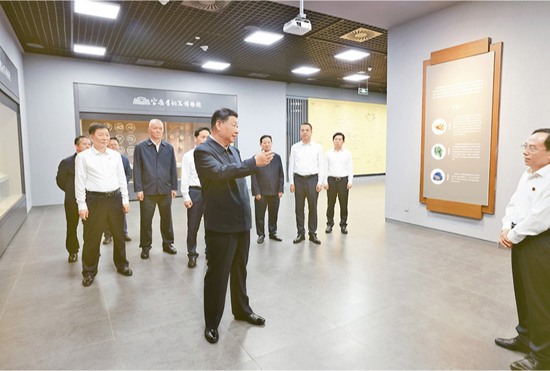 2024年9月10日,中共中央總書記、國家主席、中央軍委主席習近平在前往甘肅考察途中,來到陜西省寶雞市參觀寶雞青銅器博物院。 新華社記者 王曄/攝